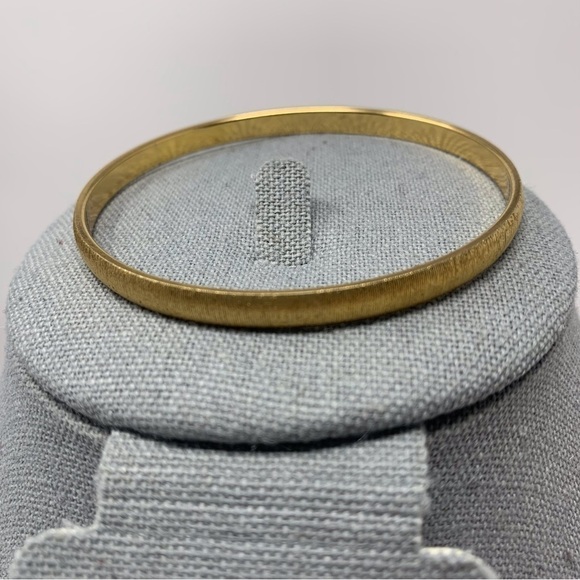 Vintage Monet Quality Brushed Gold Tone Classic Bangle Bracelet 8" - Picture 2 of 9